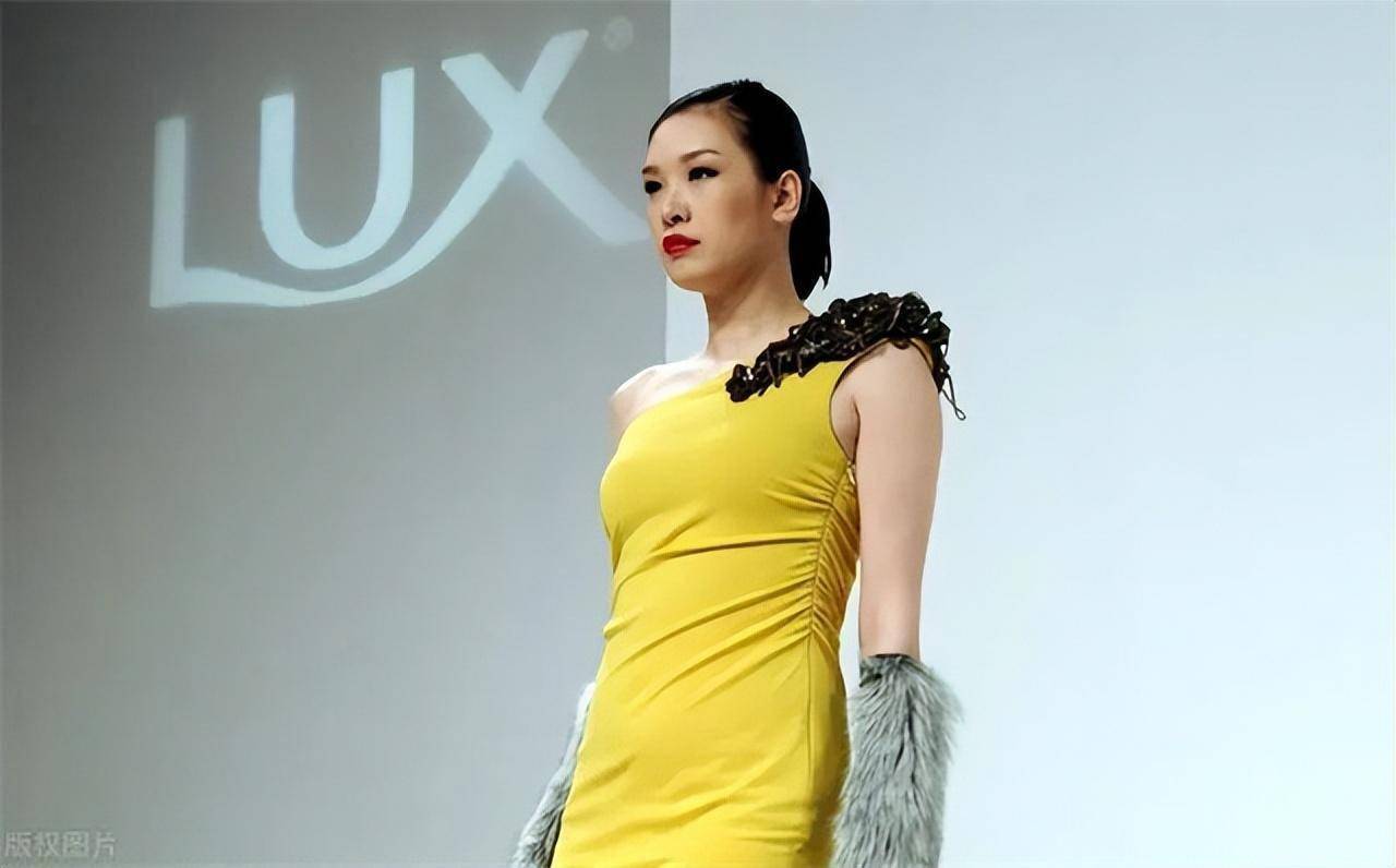 超模佟晨洁,与谢晖被誉为国内小贝和辣妹,离婚后却嫁给了魏巍_婚姻