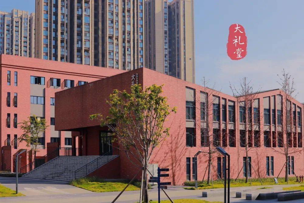 重庆市沙坪坝小学沙滨学校位于沙坪坝区石井坡街道,占地面积60.7亩.