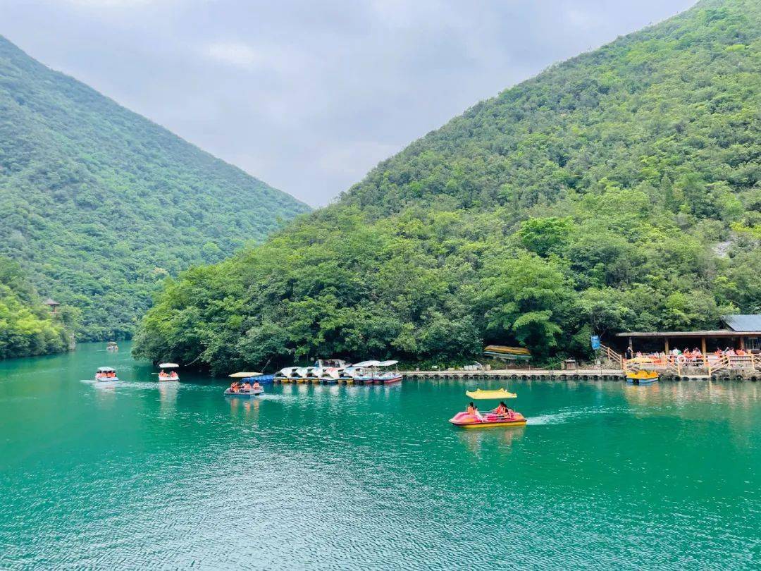 陕西千人旅游团走进郧西五龙河风景区_革命_红色之旅_根据地