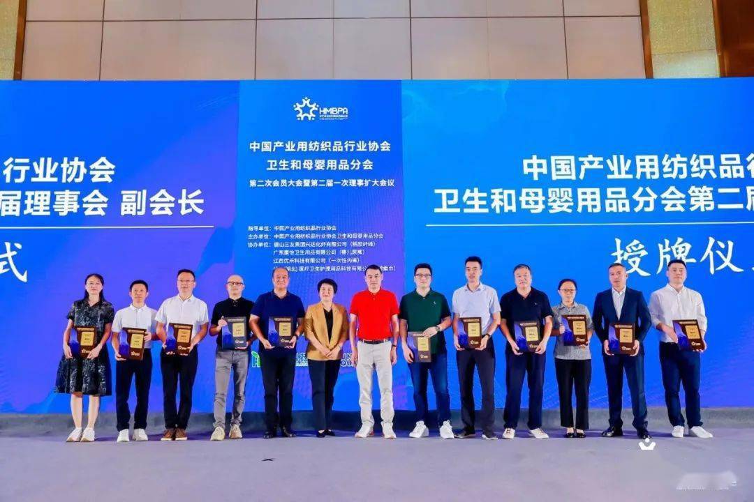 中国纺织工业联合会原会长王天凯,中国纺织工业联合会副会长,中国纺织