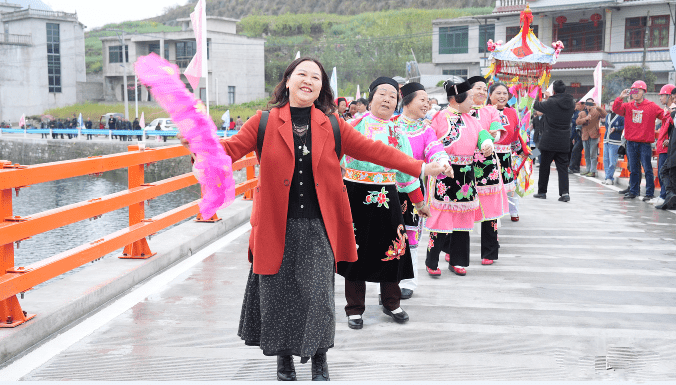 “架”起幸福生活！安顺公路管理开云体育 