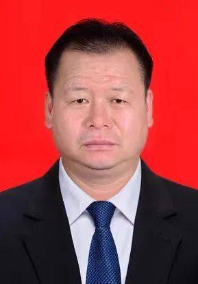 谢正平扎根乡镇中学二十余载.