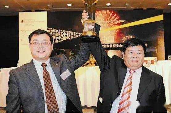 叶舒诧异地从椅子上站起来_曹晖_福耀_集团