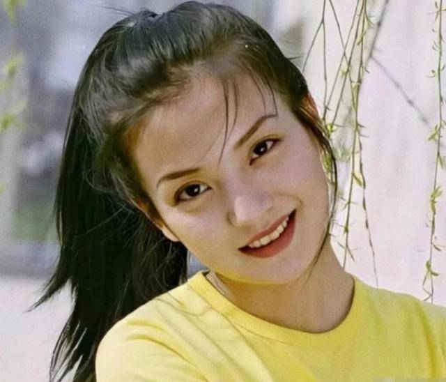 赵薇于1976年3月12日出生在安徽,是著名的中国影视演员,导演,制片人.