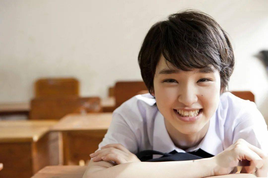 刚力彩芽:短发女生也可以超有感染力!