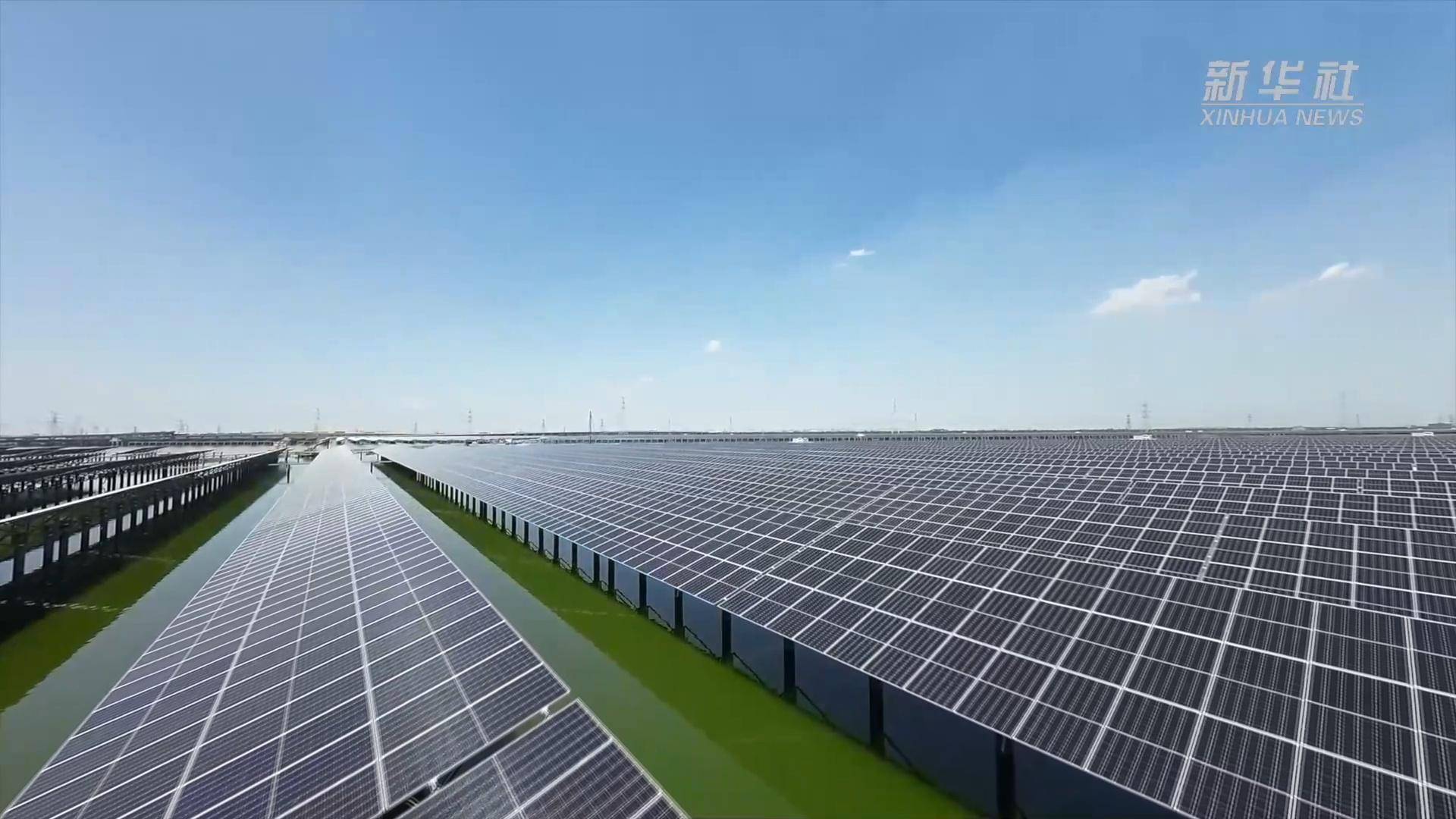 世界单体最大"盐光互补"项目并网发电_海晶_华电_天津