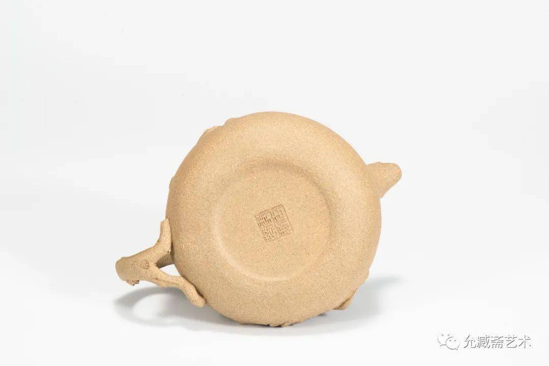 季杏芬高级工艺美术师优秀中青年陶艺家江苏省工艺美术学会会员宜兴