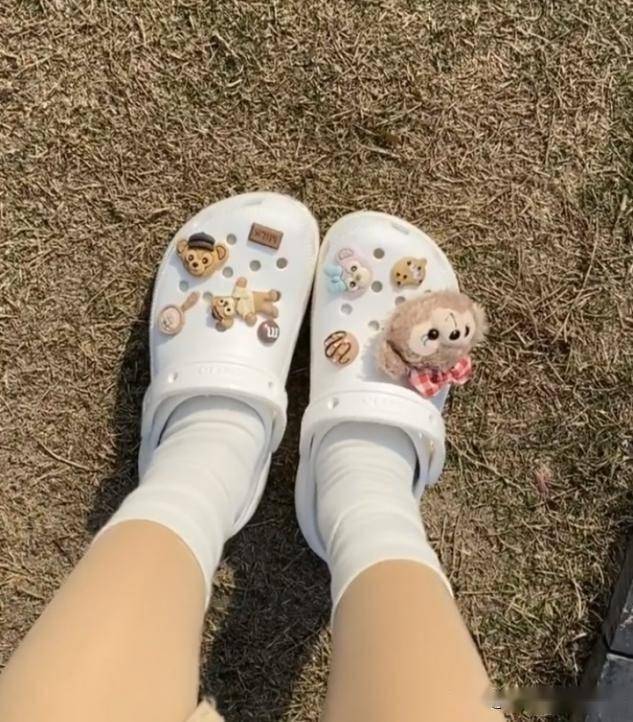 今年夏天"洞洞鞋"火了!