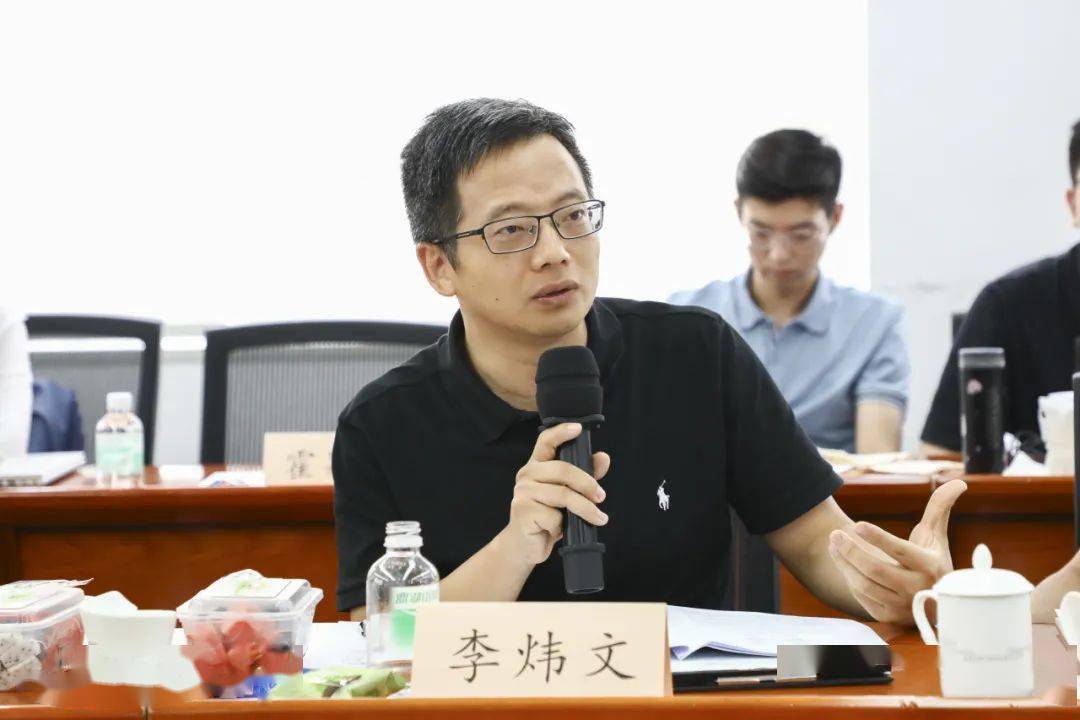 中山大学管理学院副院长李炜文教授为研讨会致开幕辞,管理学院院长