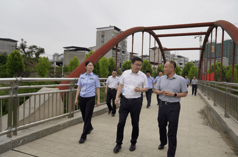十堰市副市长,市公安局长董奇峰深入竹溪开展巡河调研工作_建设_河流