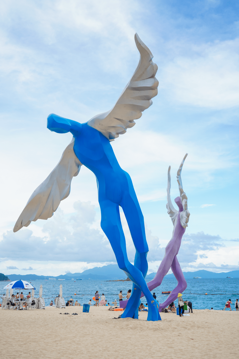 天使"是海滩上一道奇特靓丽的风景线03 大梅沙沙雕在大梅沙海滩中部以