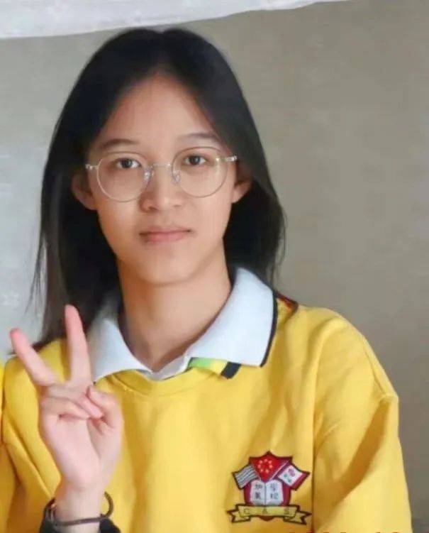 "任思瑶家长表示,中考时他们的孩子只过了普高线,后来在加美学校学习