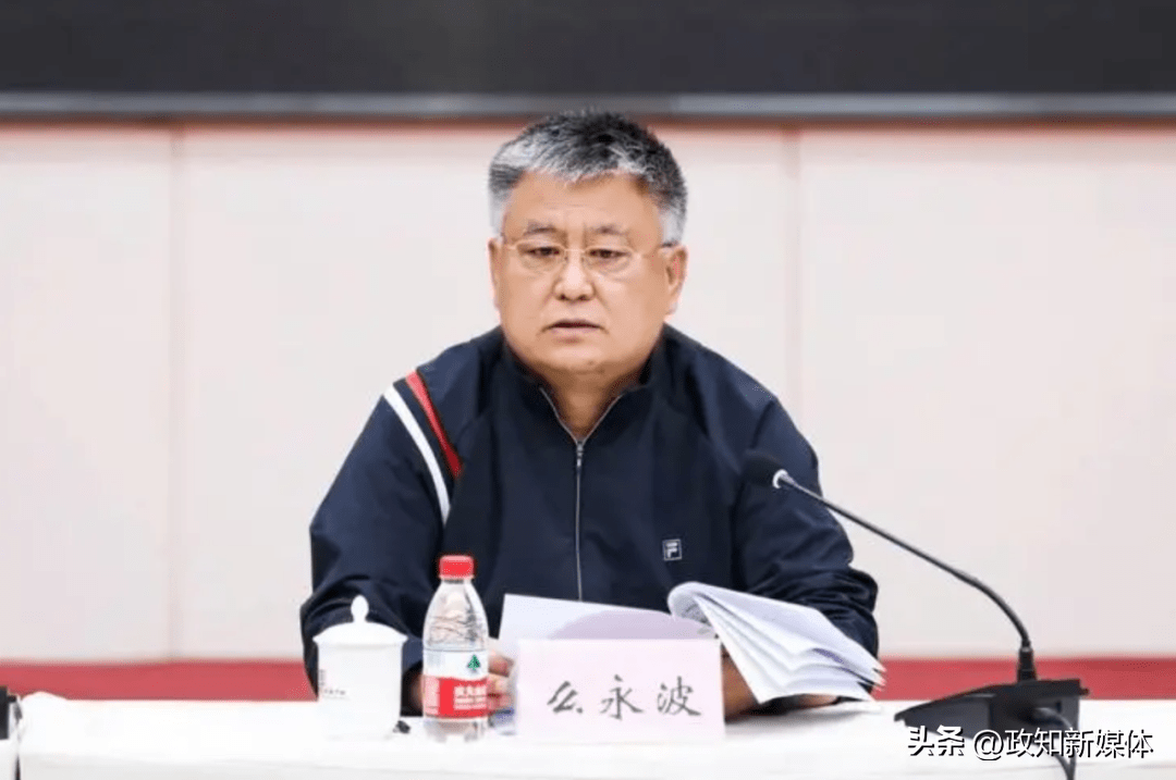 年10月,么永波开始在锡林郭勒盟任职,出任盟委委员,二连浩特市委书记