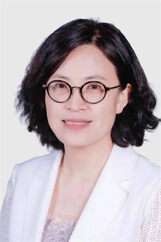 执行校长崔晶(kate cui)学术总监学术总监由拥有22年教学经验的paul