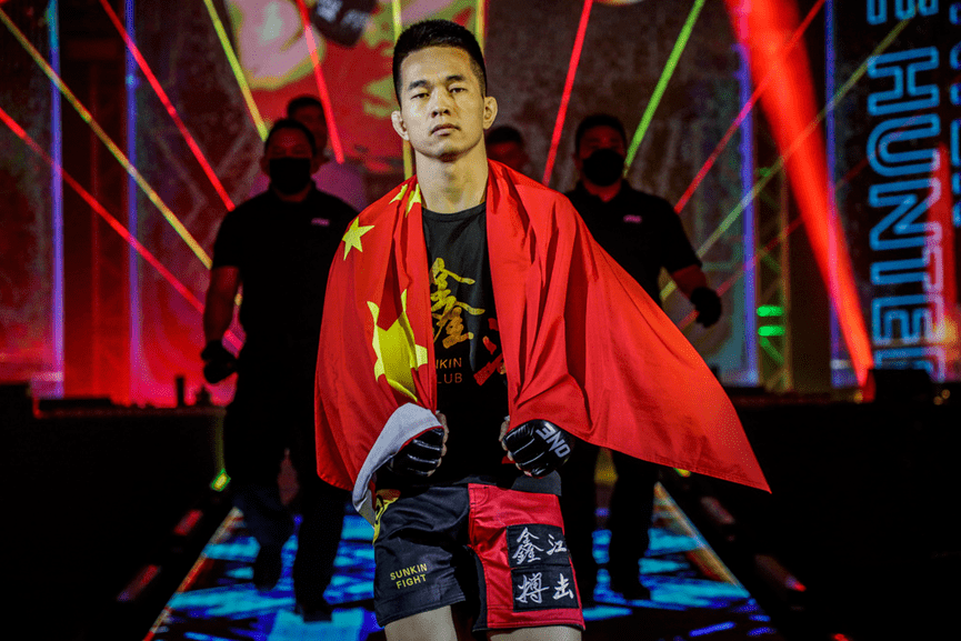 谢维与one羽量级世界冠军唐凯都来自鑫江国际搏击俱乐