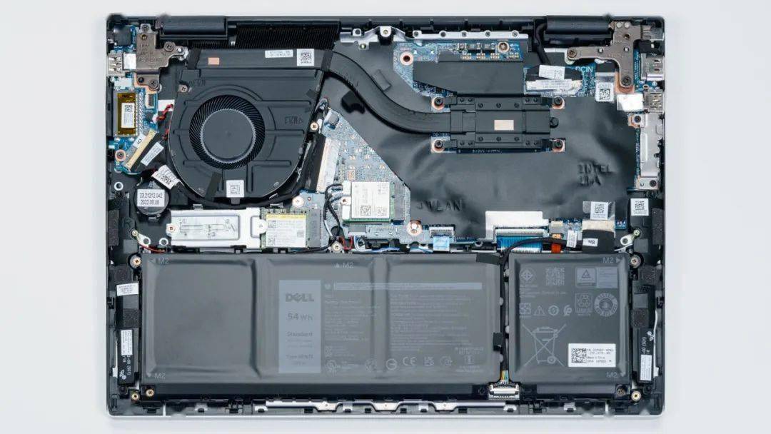 【散热分析】上图是戴尔 灵越14pro的拆机实拍图,单风扇单热管的组合.