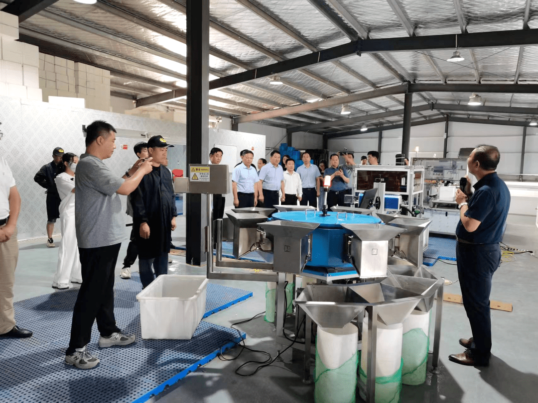 第一阶段进行现场观摩,参会人员先后观摩了泗洪县上塘镇卫航奶牛厂