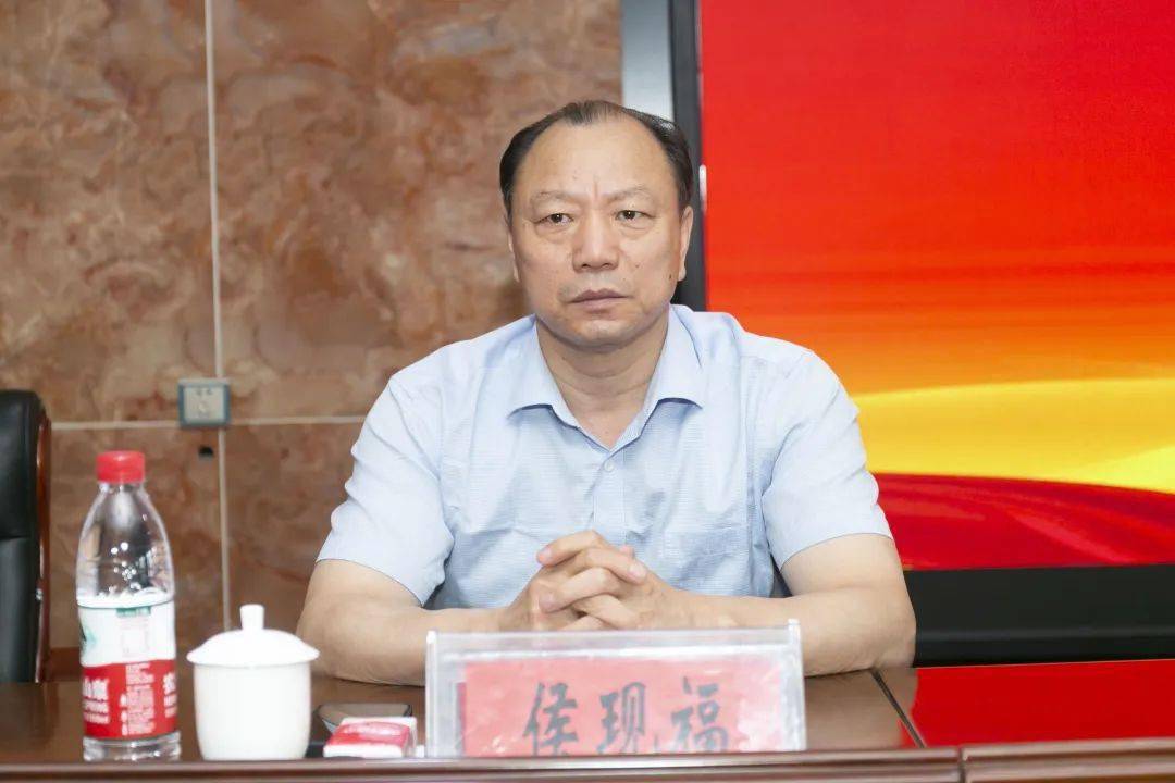 二级巡视员侯现福出席会议哈密市政府党组成员,副市长滕春玲出席会议