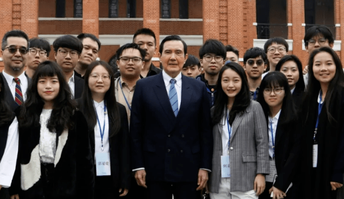 综合台媒报道,马英九基金会邀请的大陆5所高校师生赴台访问团将于明日