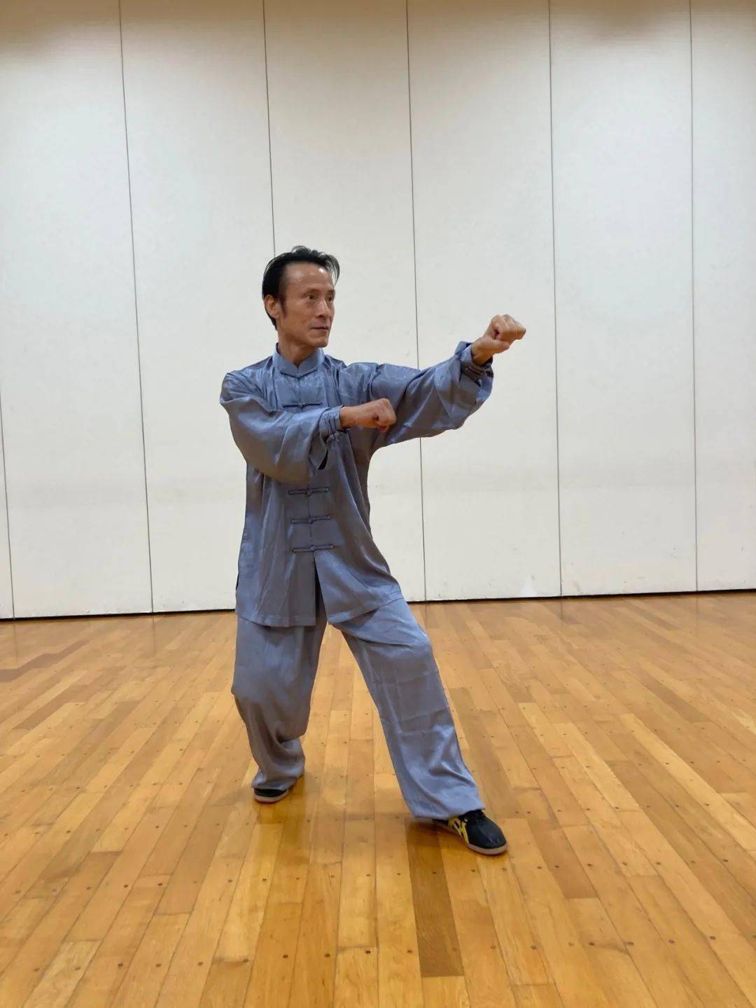 形意十二形拳是中国内练功夫的一大宝库,它集中了典型的十二种动物的