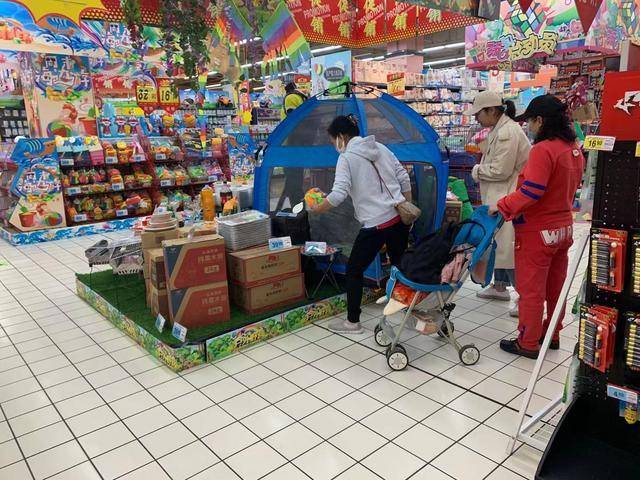 杏彩体育登录出游季 户外用品花样翻新销量好