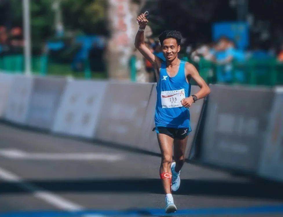 6|点赞】宁夏运动员何杰!两连冠!_比赛_选手_马拉松