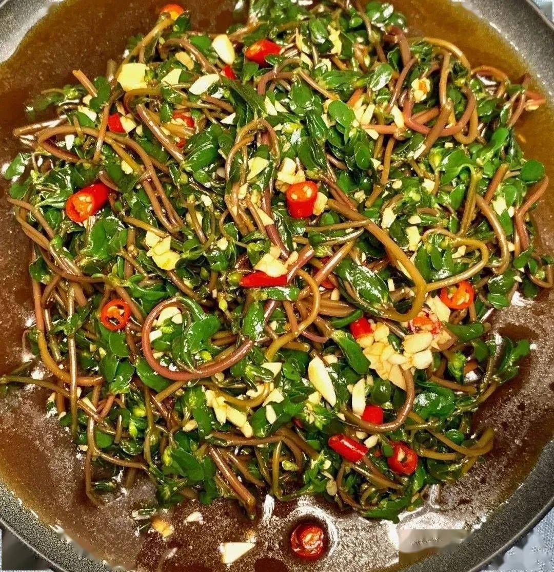 方便又好吃面和马蜂菜调好比例加点盐即可马蜂菜窝窝头凉菜,菜卷子