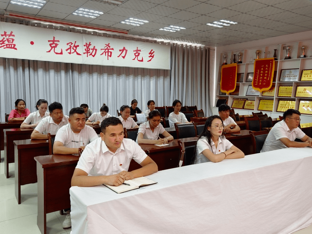 富蕴县克孜勒希力克乡团委举行"建功新征程,让青春在基层闪光"青年