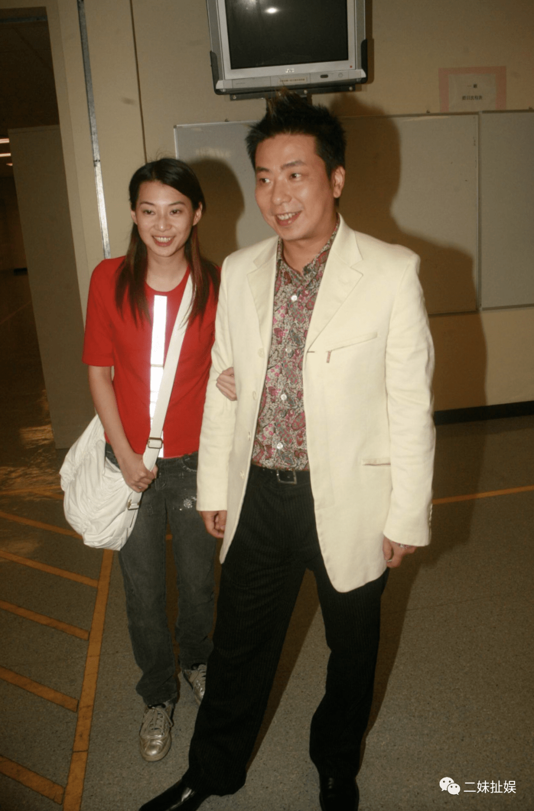 怎么说呢,陈伶俐的命也的确是真的好,2012年嫁给刘颂铭的时候,离过婚