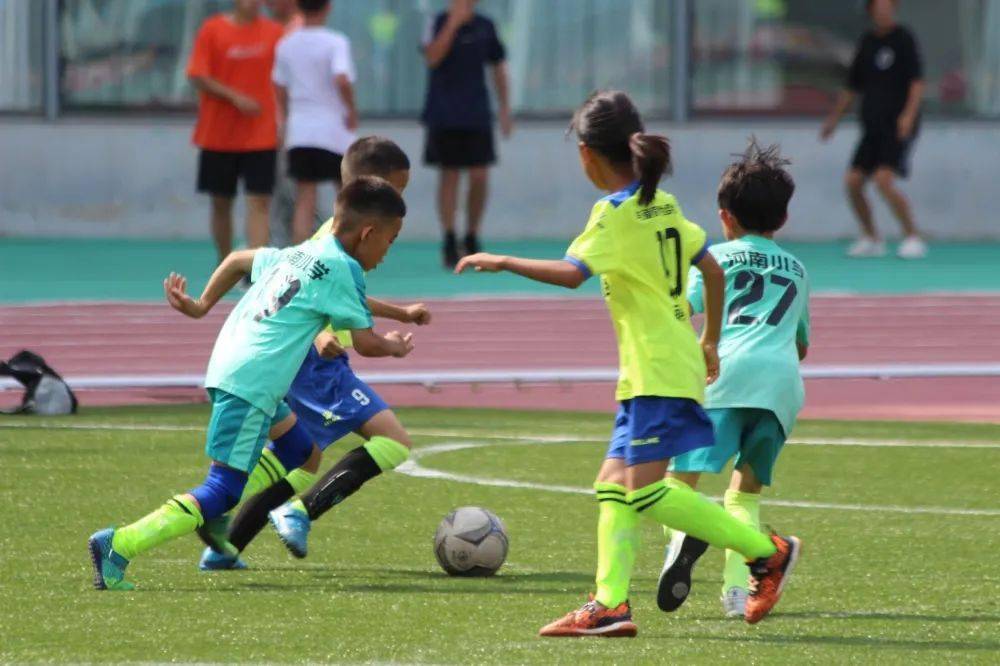 "奔跑吧·少年"文登区小学生夏令营圆满收官_篮球_足球运动员_混合