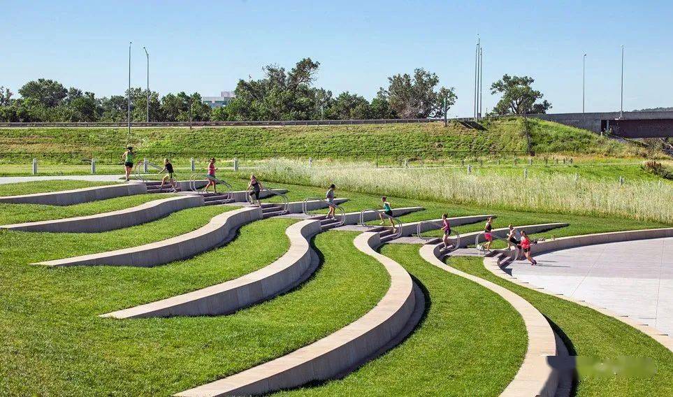 这才叫山地景观,别再造"坟场"了!_地形_设计_高差