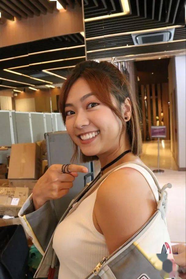 游嘉欣学车自嘲手脚不协调 骑单车香肩留疤_家庭_因为_报读