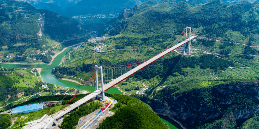 7月18日起,龙里新客运站至花溪洛平枢纽站公交路线正式开通,执行票价