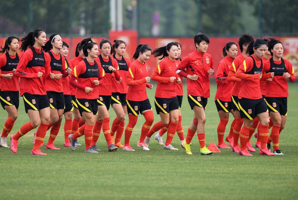 5月24日,在苏州市太湖足球运动中心集训的中国国家女子足球队举行了一