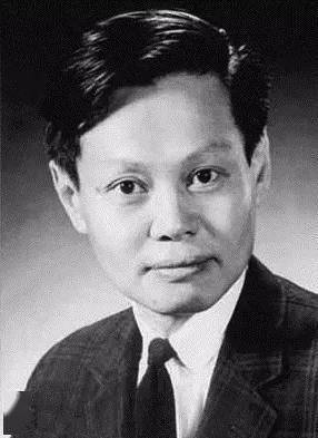 而中国航天奠基人,"火箭之王"钱学森在我们印象中是这个一脸佛像的老