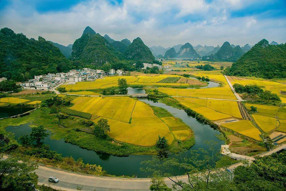 位于天等县都康乡逐龙村龙合屯一带,于2018年被评为国家3a级旅游景区