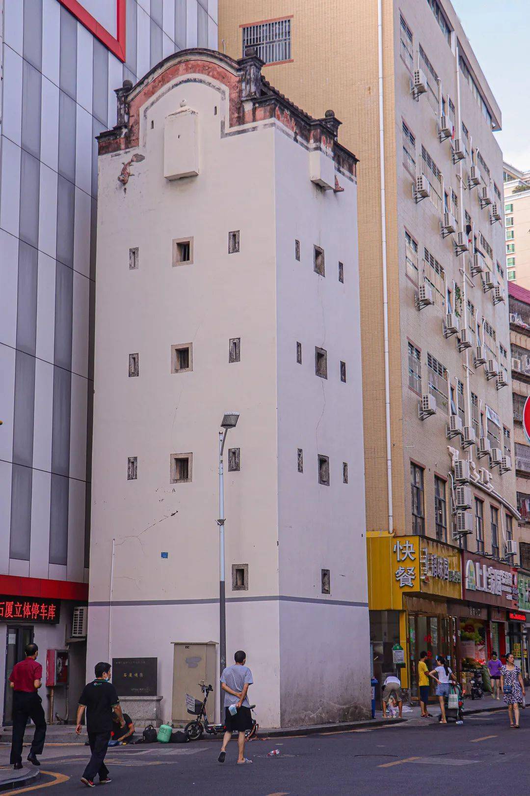 深圳"的哥村",cbd大食堂,百年碉楼.石厦你究竟有几副面孔?