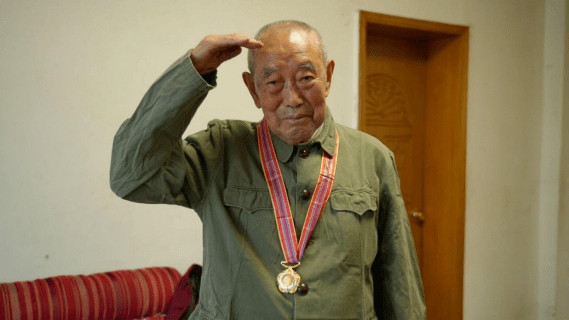 黄荣良老人近照1953年7月,战争结束,黄荣良和