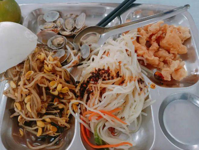 兰州62岁的常伟民常大爷觉得退休后的生活太过于枯燥乏味,于是就在