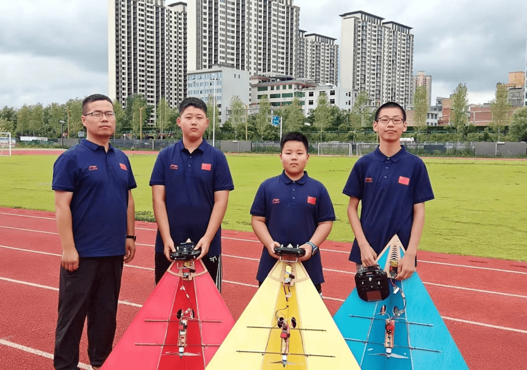我县青少年航模队在第四届全民健身运动会(航空航天模型比赛·社会组)
