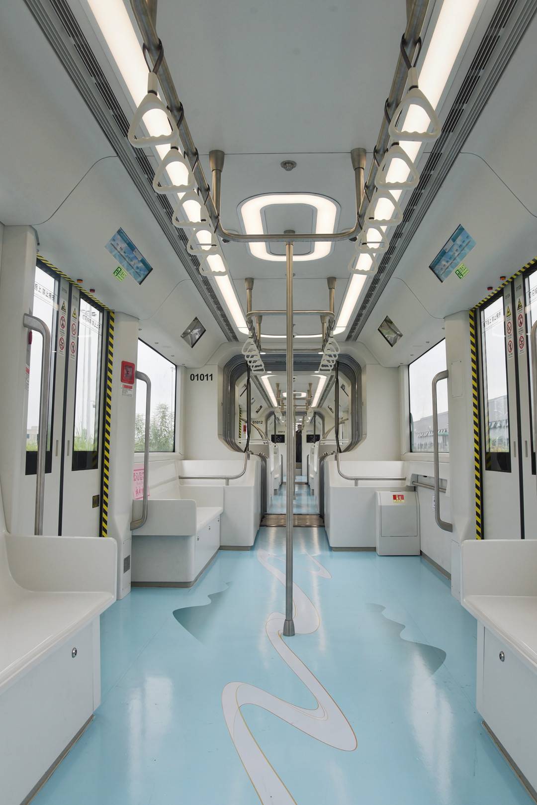 智轨列车再次亮相成都:直通大运会主场馆 今起载客试跑_四川省_线路