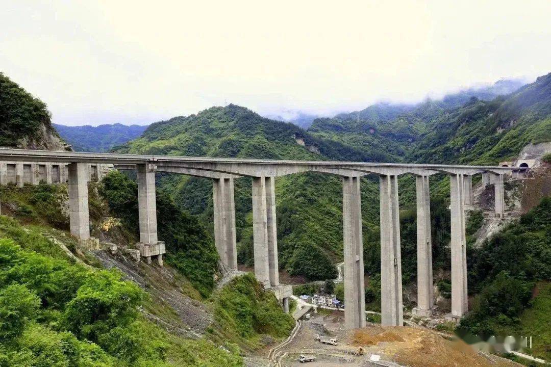 利川交通四十年已沧桑巨变!_高速公路_铁路_全市