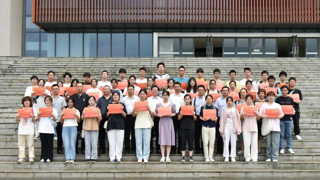苏州大学来通州高级中学举行高考录取通知书颁发仪式!