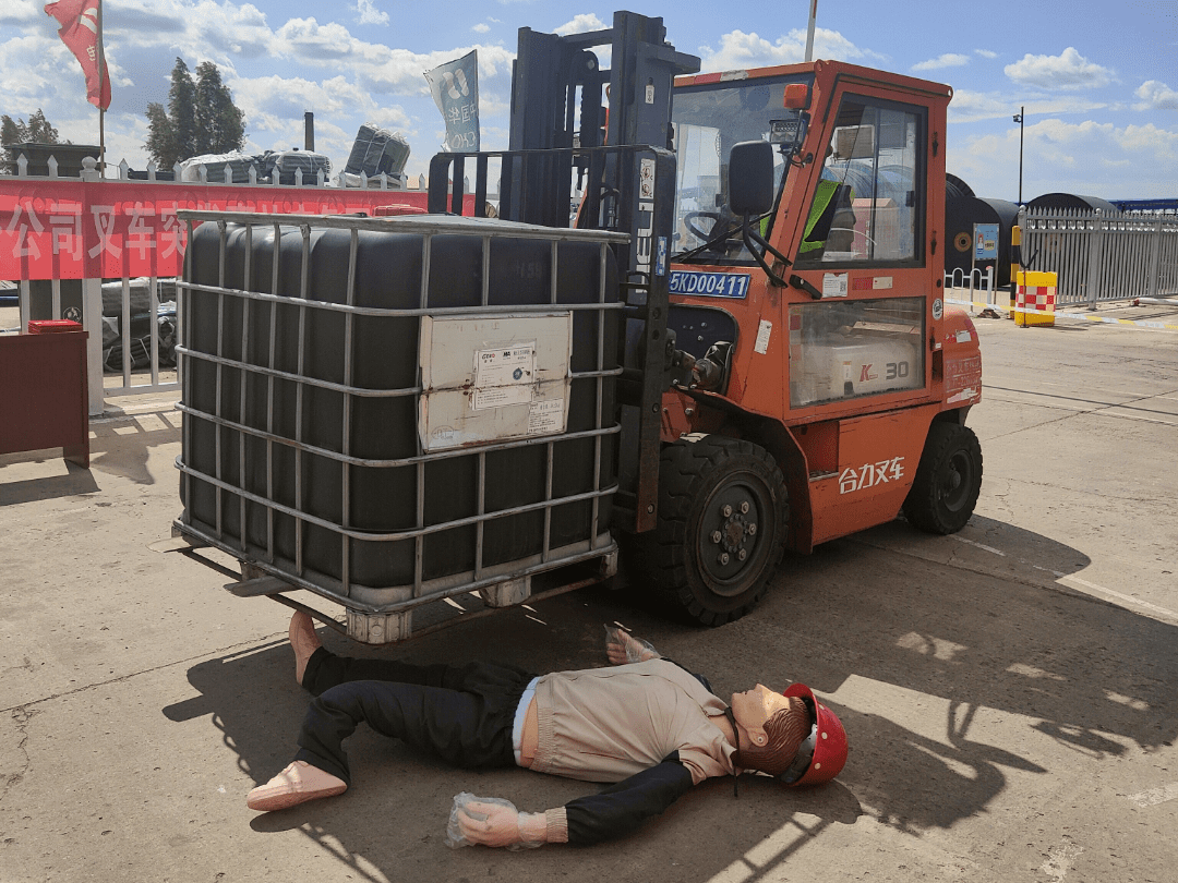 物资管理中心叉车突发安全事故应急演练取得圆满成功_人员_相关_部门