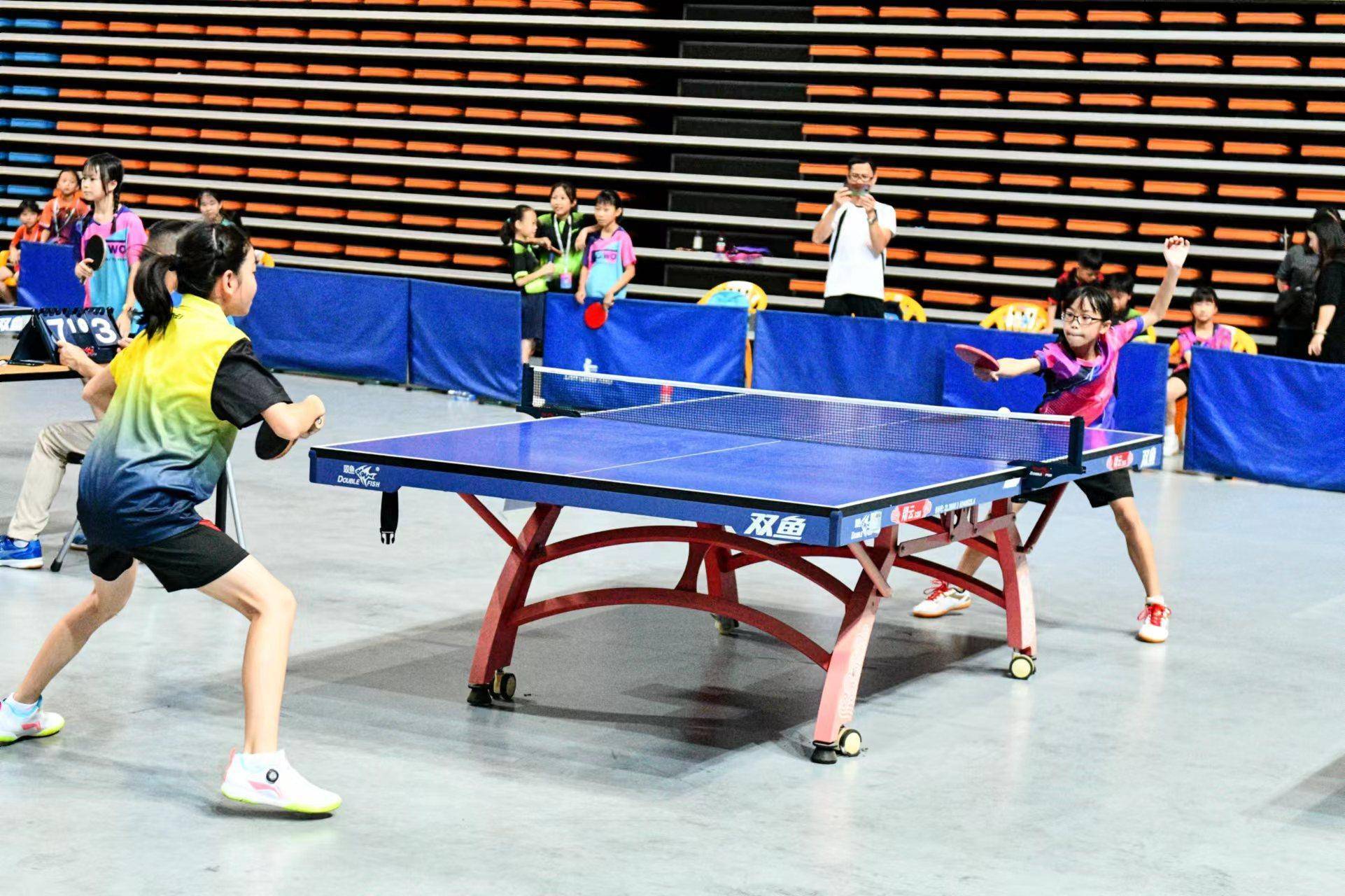 东莞长安:"健康暑假"青少年乒乓球比赛开赛_社区_进行_甲组