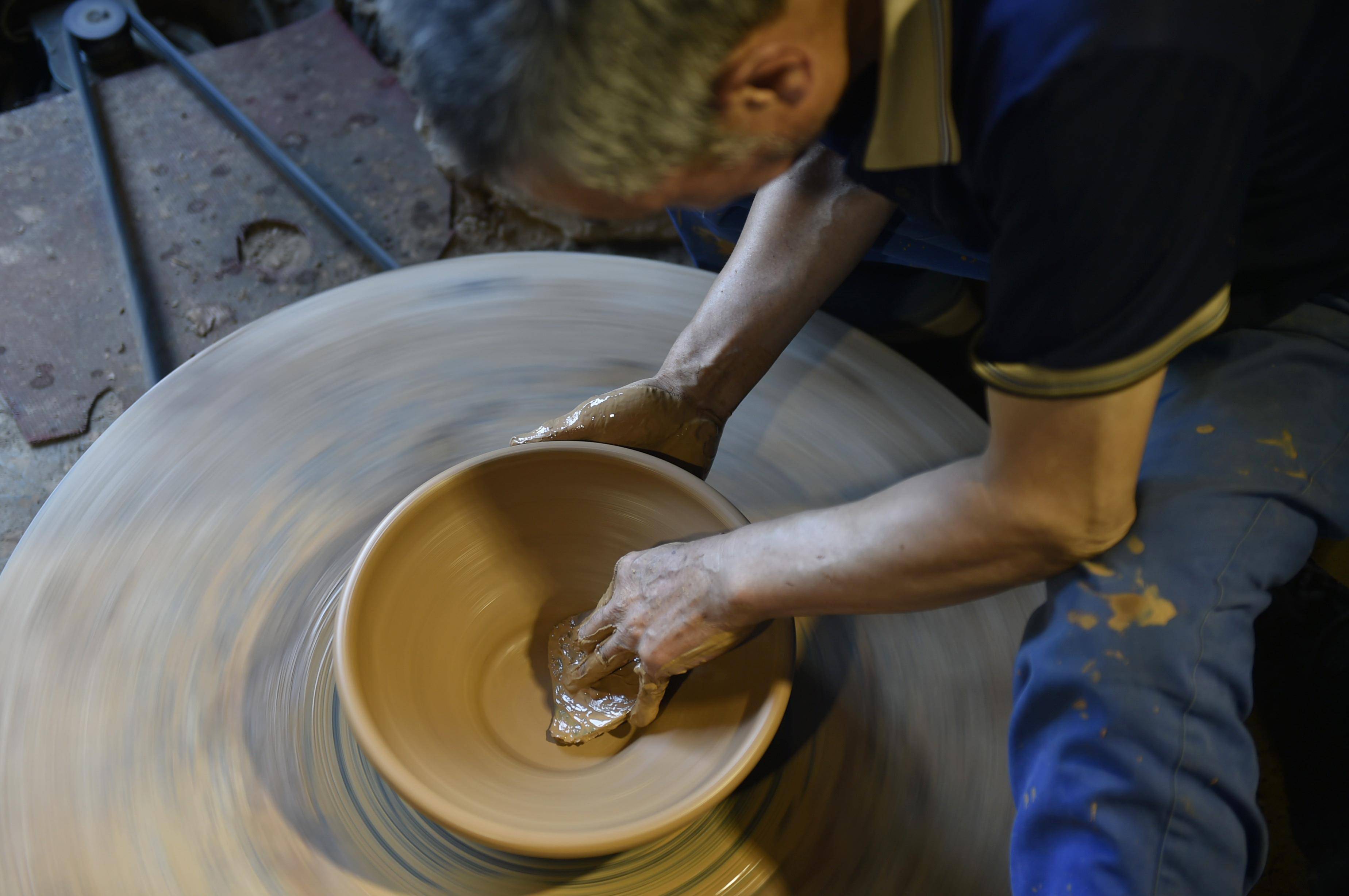 (经济)河南沁阳:"陶乡窑火"助力乡村振兴_黑陶_盆窑村_新华社