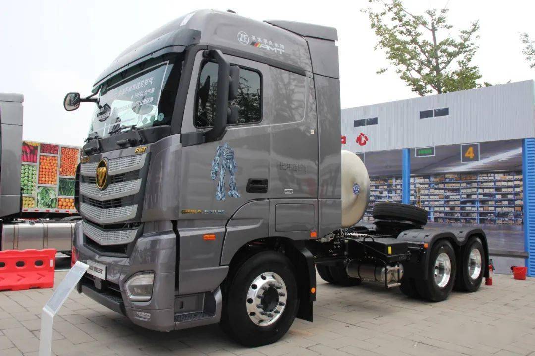 欧曼银河 6×4 a15-660牵引车欧曼est星辉版动力方面,匹配a15 zf12amt