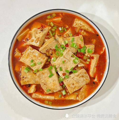 豆腐(4)锅中留油,爆香姜丝,泡椒碎,花椒,加入腌制好的腰花,加入豆瓣酱