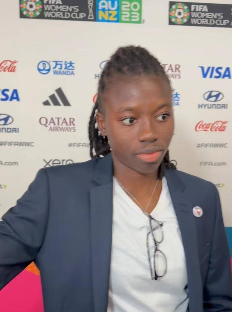 “海地”海地女足队长：我们本以为能拿到3个点球，VAR审查必须公正