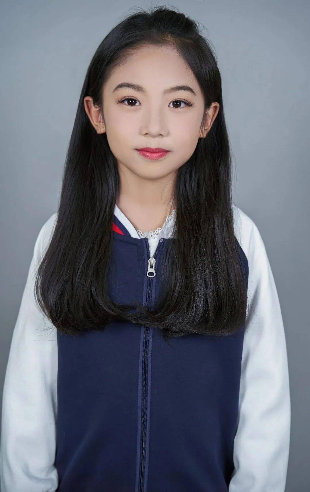 话剧《曾经的ni》定妆照刘凝庥(左)王玺淳(右)话剧《曾经的ni》定妆照